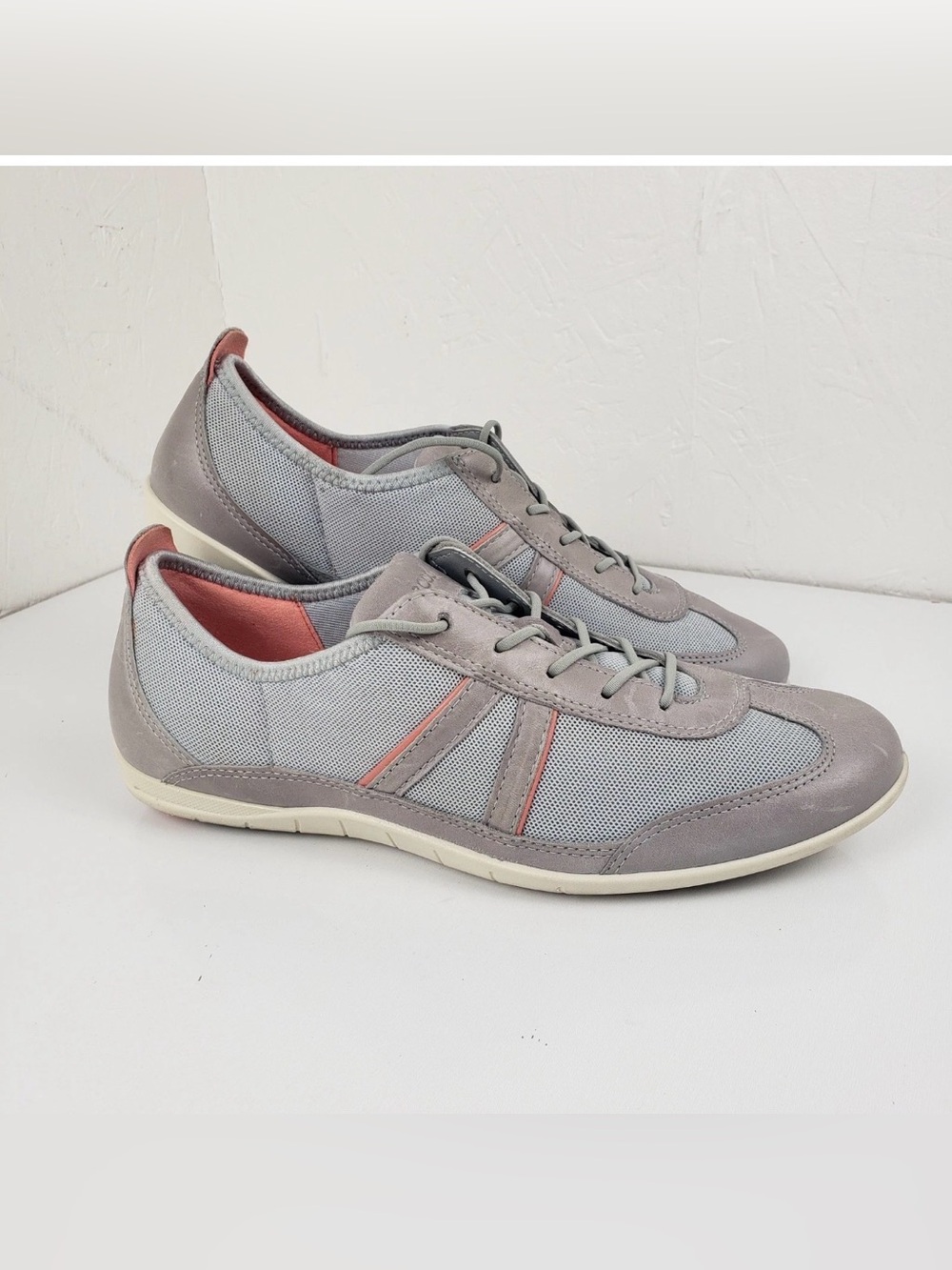ECCO Bluma Women’s Sneakers Size 9.5 EU 40 Gray Leather Mesh Lace-up Shoes